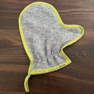 NEW Norwex Fruit and Veggie Produce Scrub Mitt Green Microfiber Cleaning Cloth